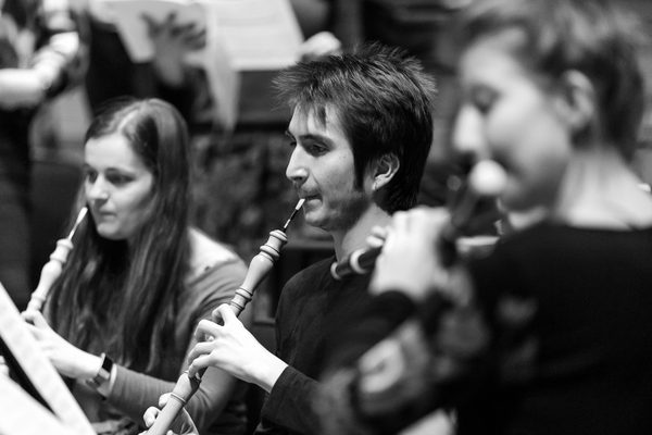 A historical oboe player in rehearsal.