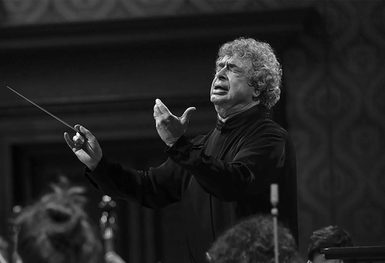 A black and white image of Semyon Bychkov conducting