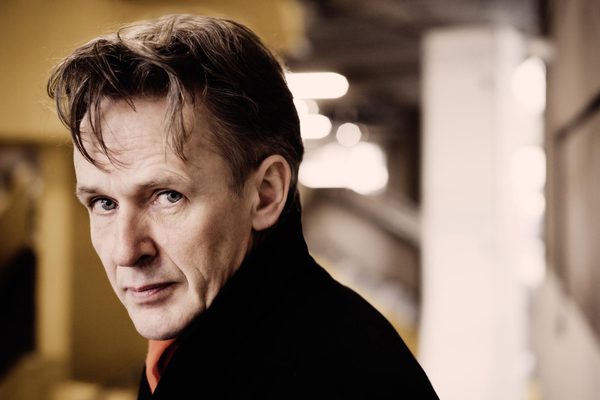 Portrait of Ian Bostridge looking at the camera