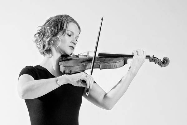 Hilary Hahn playing the violin