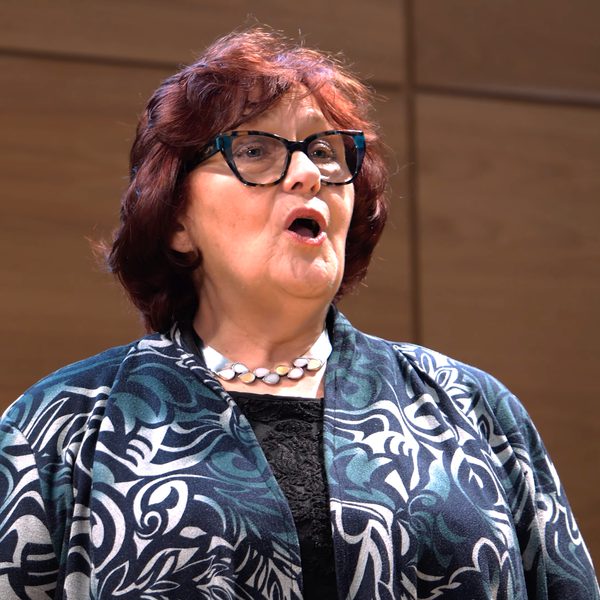 Catherine Wyn-Rogers sings.