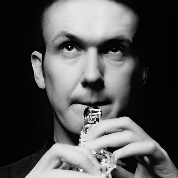 Christopher Cowie headshot.