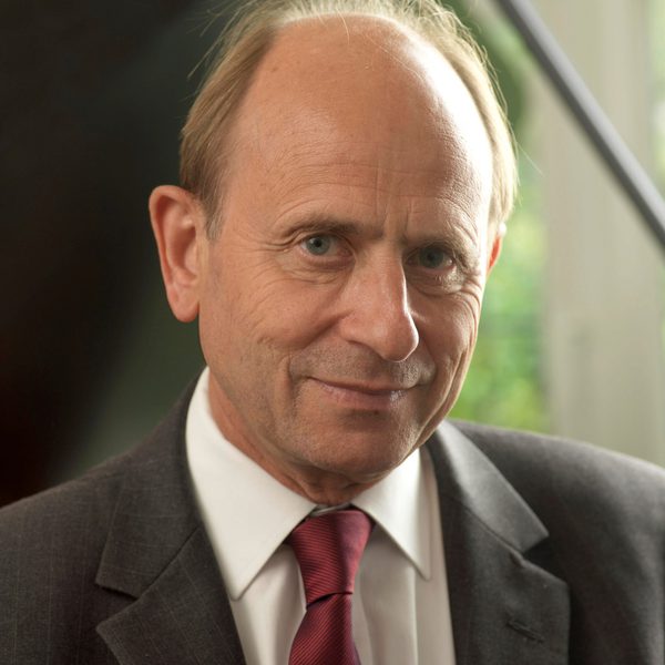 Christopher Elton headshot