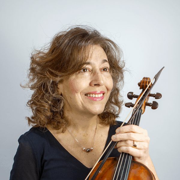 Portrait of Debbie Diamond.