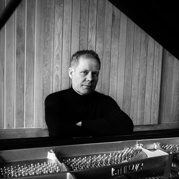 Max Richter sat at a piano.