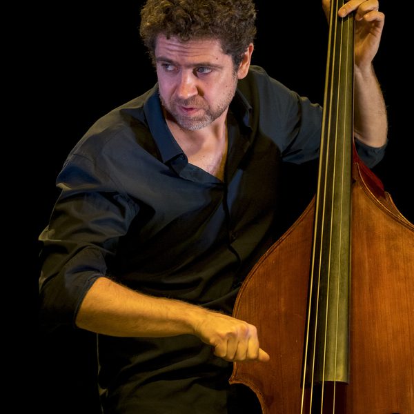 Orlando Le Fleming playing the double bass.
