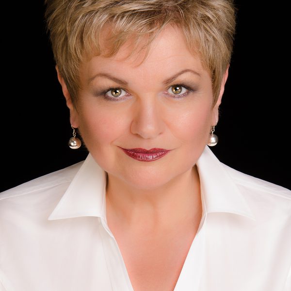 Susan Bullock Headshot